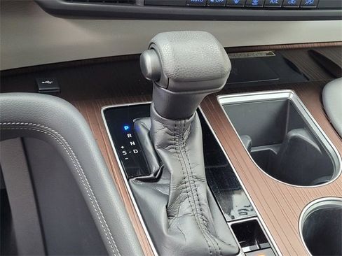 Certified 2021 Toyota Sienna LE w/ LE Plus Package image 23