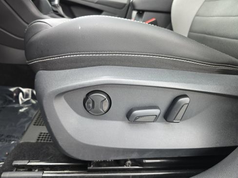 Certified 2022 Volkswagen Taos SEL w/ Panoramic Sunroof Package image 28