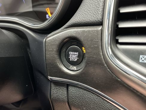 Used 2018 Jeep Grand Cherokee Limited image 20