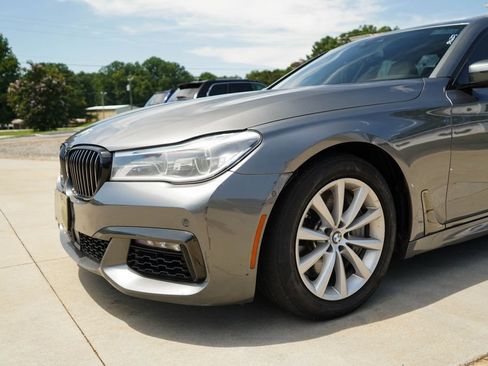 Used 2019 BMW 750i w/ Executive Package RWD image 18
