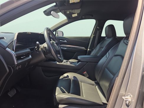 Used 2025 Cadillac XT4 Premium Luxury FWD image 16
