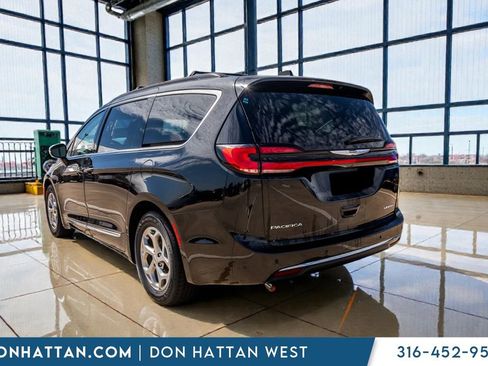 Used 2023 Chrysler Pacifica Limited image 27