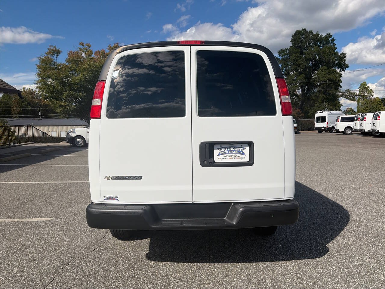 Used 2022 Chevrolet Express 2500 w/ Driver Convenience Package RWD image 6