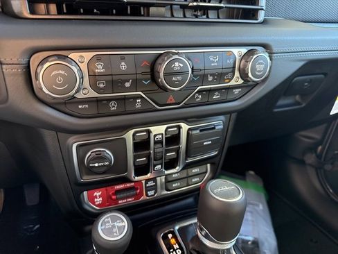 New 2025 Jeep Gladiator Rubicon image 24
