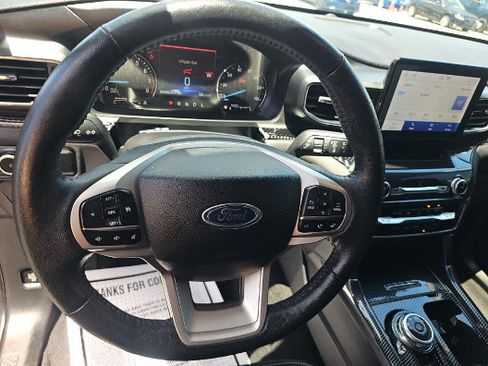 Used 2024 Ford Explorer XLT w/ Equipment Group 202A RWD image 7