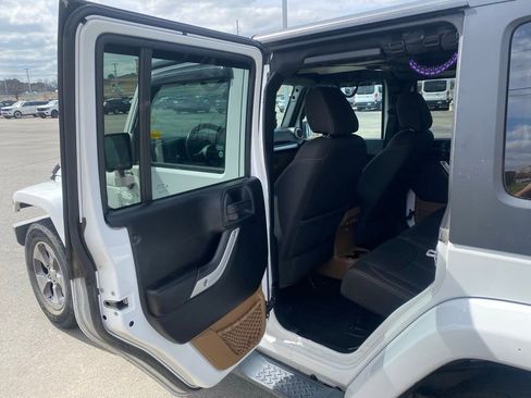 Used 2016 Jeep Wrangler Unlimited Sahara w/ Connectivity Group image 24