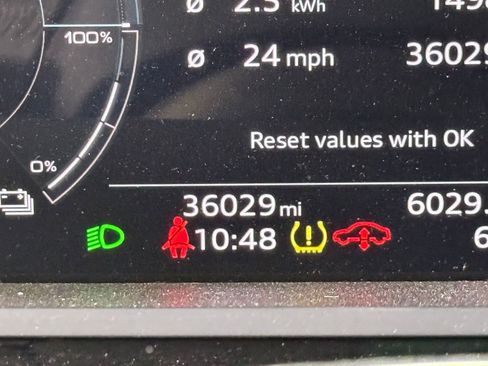 Used 2021 Audi e-tron Premium w/ Convenience Plus Package image 23