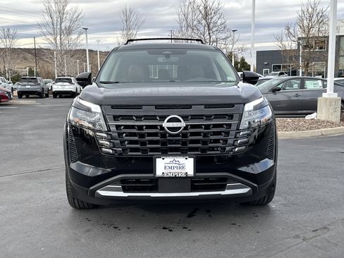 New 2026 Nissan Pathfinder Platinum image 5