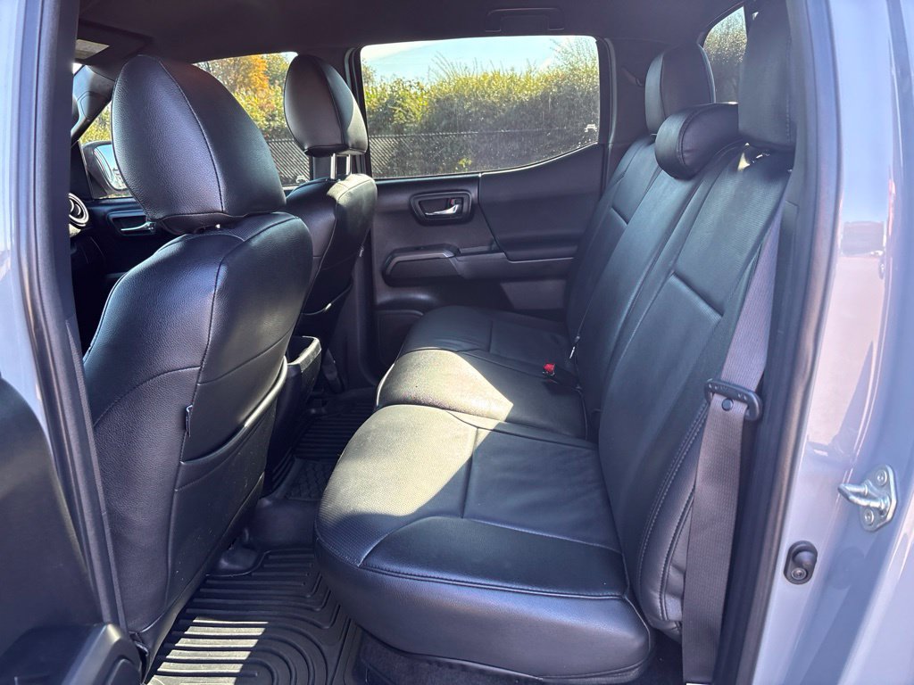 Used 2020 Toyota Tacoma TRD Off-Road AWD/4WD image 9