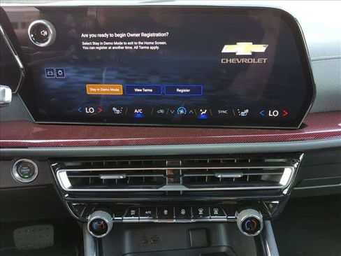 New 2026 Chevrolet Traverse Z71 w/ Enhanced Driving Package AWD/4WD image 12