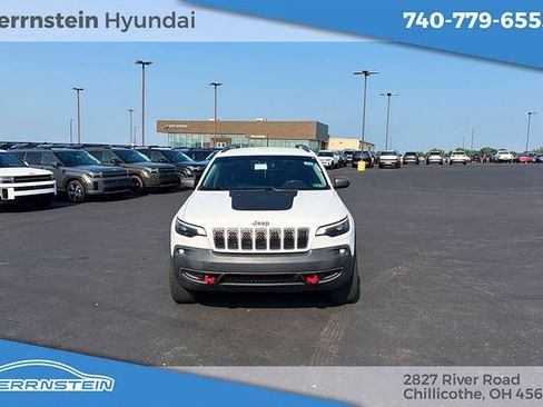 Used 2019 Jeep Cherokee Trailhawk AWD/4WD image 2