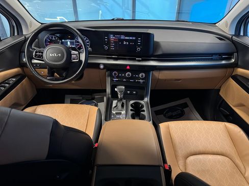 Used 2024 Kia Carnival LX FWD image 9