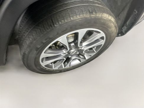 Used 2018 Jeep Grand Cherokee Limited image 11