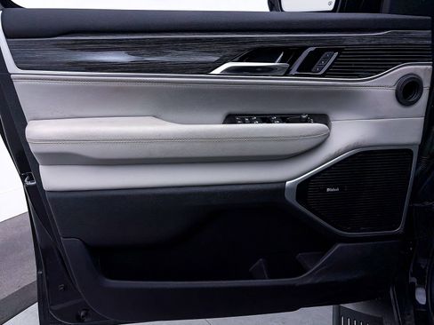 Used 2022 Jeep Wagoneer Series III w/ Premium Group I image 17