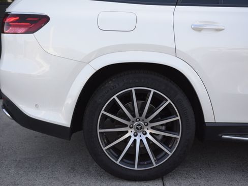 Used 2024 Mercedes-Benz GLS 450 4MATIC image 43