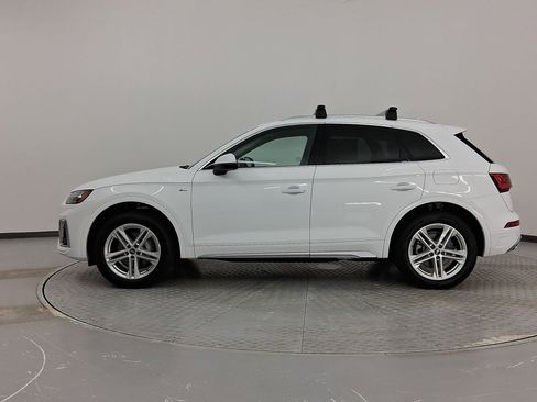 Used 2022 Audi Q5 e Premium w/ Convenience Package image 2