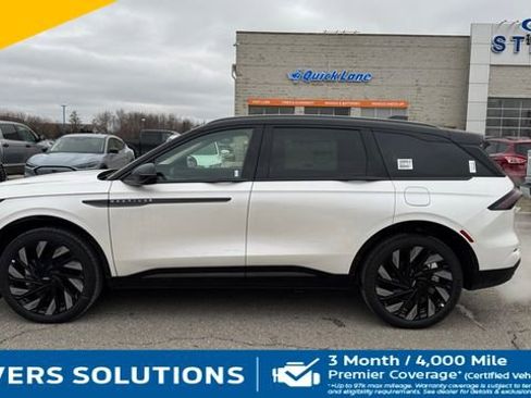 Used 2026 Lincoln Nautilus Reserve image 7