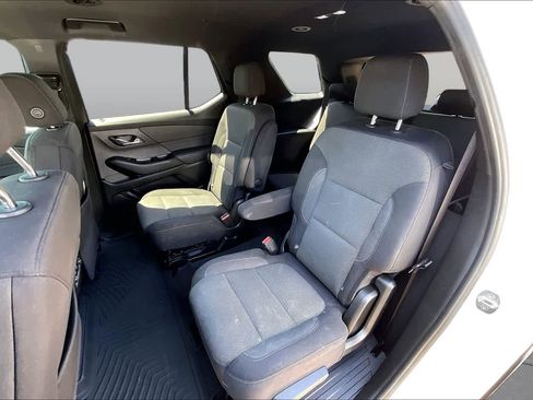 Used 2023 Chevrolet Traverse LT FWD image 25