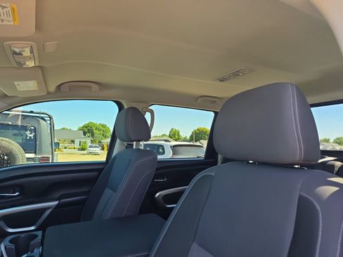Used 2023 Nissan Titan SV AWD/4WD image 18