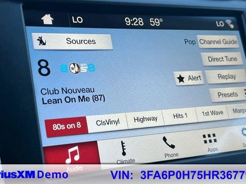 Used 2017 Ford Fusion SE w/ Fusion SE Technology Package image 30