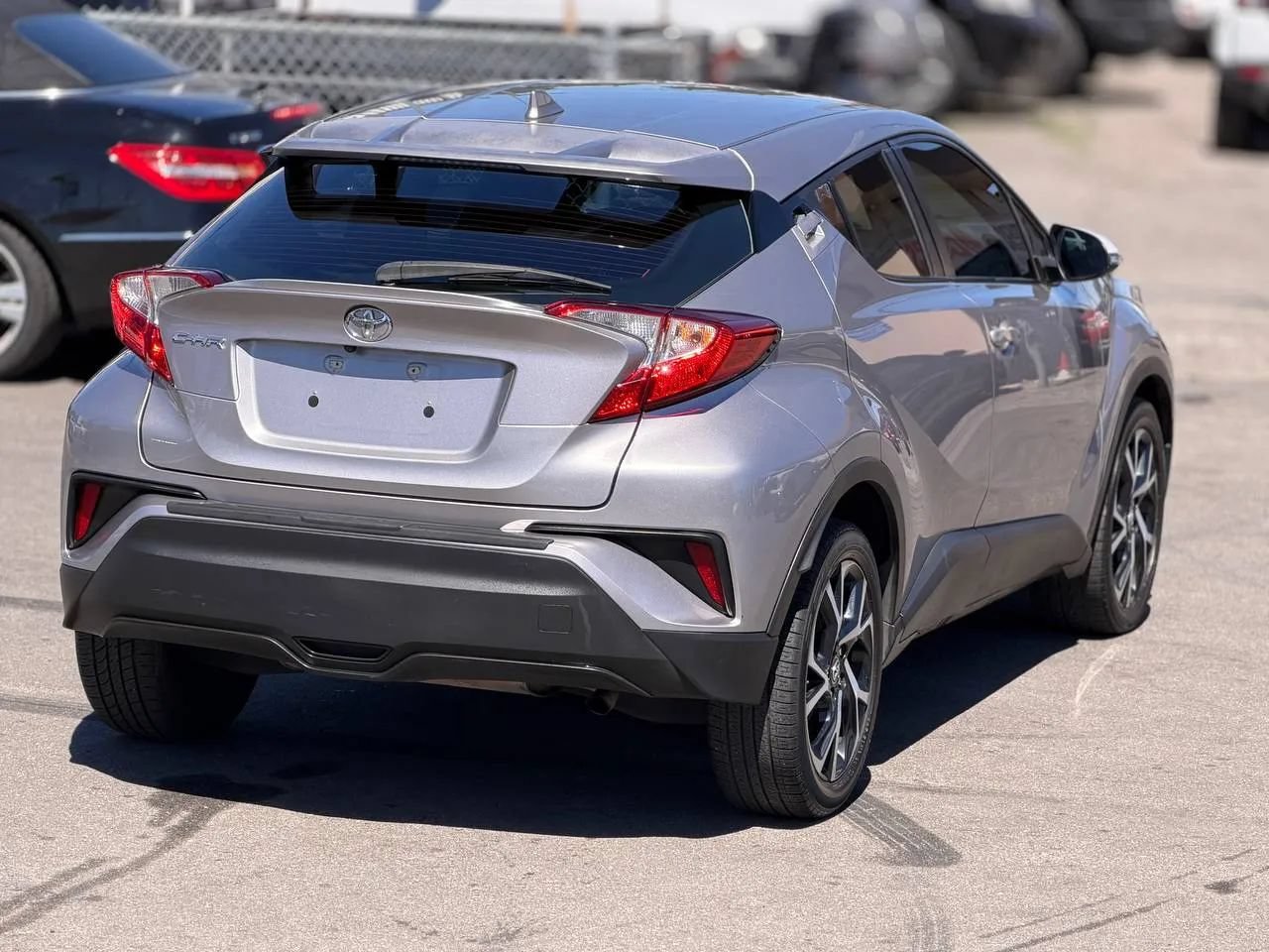 Used 2018 Toyota C-HR XLE FWD image 17