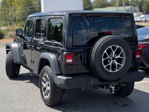 Used 2024 Jeep Wrangler Unlimited Sport AWD/4WD image 3