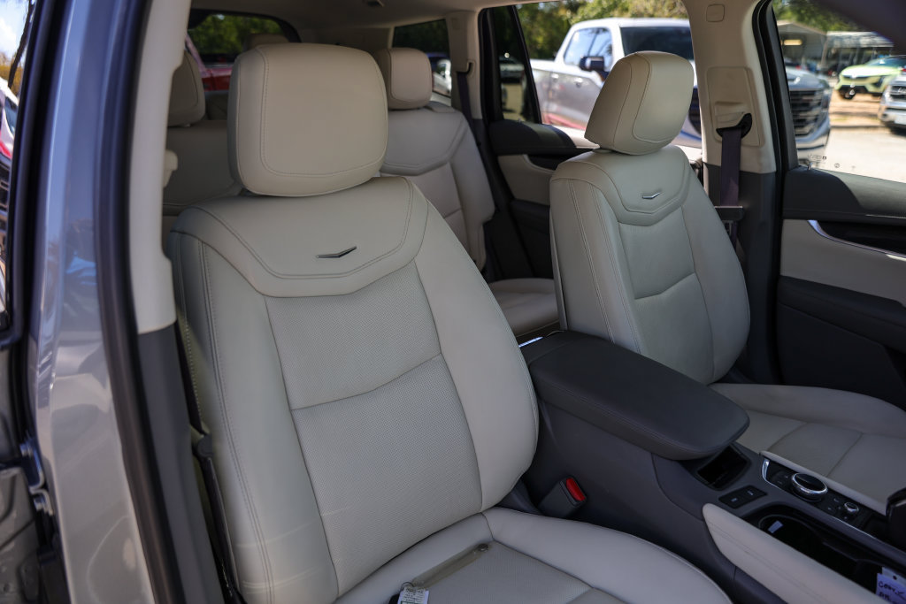 Used 2025 Cadillac XT6 Premium Luxury FWD image 32