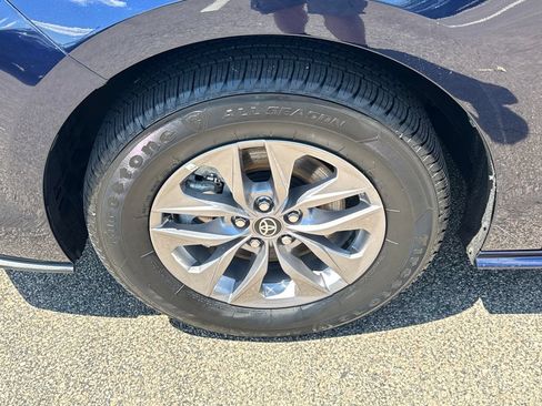 Used 2026 Toyota Sienna XLE FWD image 44