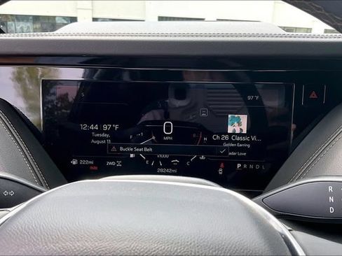 Used 2025 GMC Yukon XL AT4 AWD/4WD image 13
