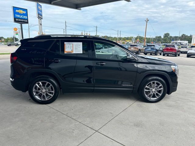 Used 2024 GMC Terrain SLT AWD/4WD image 5
