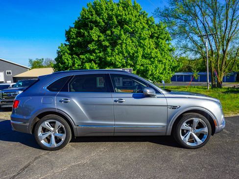 Used 2017 Bentley Bentayga AWD/4WD image 2