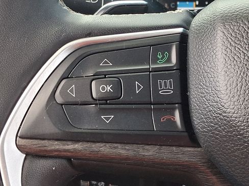 Used 2023 Jeep Grand Cherokee L Limited w/ Luxury Tech Group II AWD/4WD image 23
