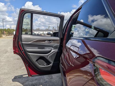 New 2026 Jeep Grand Cherokee Limited w/ Limited Altitude Package AWD/4WD image 56