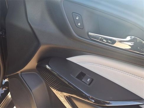 Used 2025 Chevrolet Trax LT w/ LT Convenience Package image 80