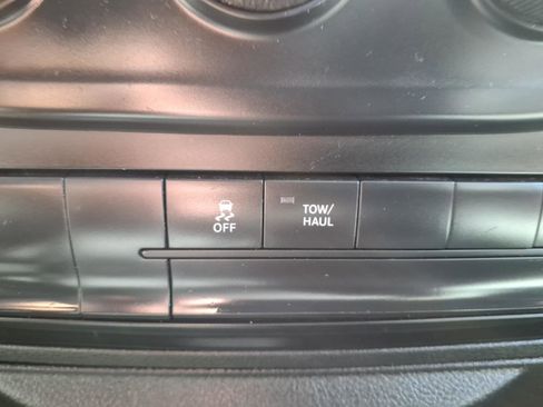 Used 2021 RAM 1500 Classic SLT AWD/4WD image 16