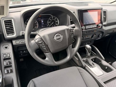 Used 2023 Nissan Frontier SV image 12