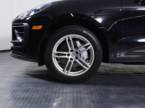 Certified 2024 Porsche Macan AWD/4WD image 27