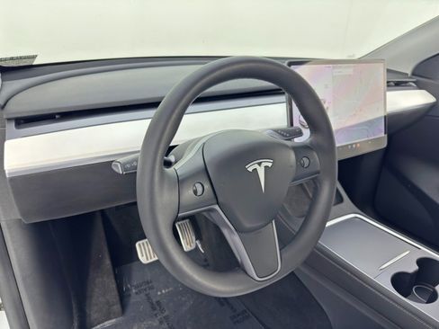 Used 2021 Tesla Model Y Long Range image 14