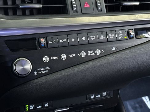 Used 2021 Lexus ES 300h w/ Premium Package image 19