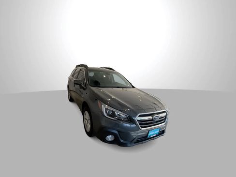 Used 2018 Subaru Outback 2.5i Premium AWD/4WD image 2