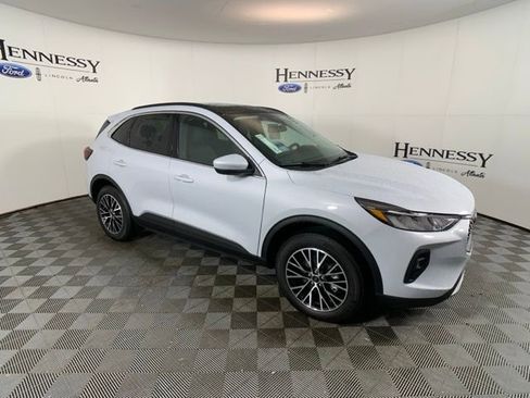 Used 2025 Ford Escape SE image 10