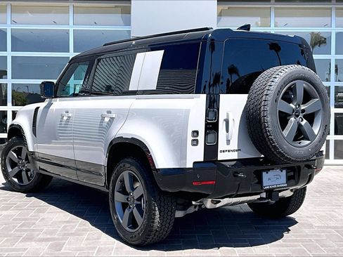 New 2026 Land Rover Defender 110 X-Dynamic SE AWD/4WD image 3