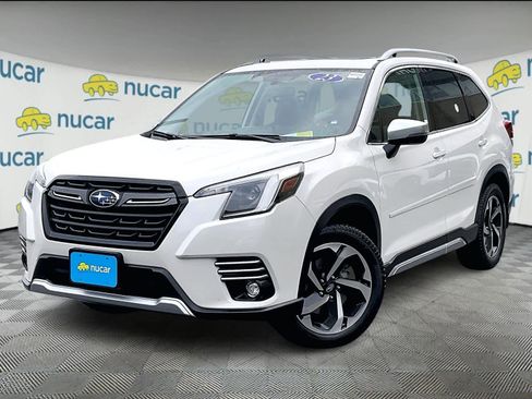 Used 2023 Subaru Forester Touring image 3