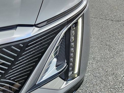 Used 2024 Cadillac Lyriq Luxury w/ LPO, Floor Liner Package RWD image 9