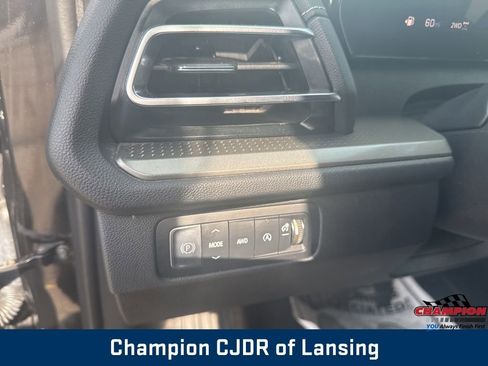 Used 2024 Chevrolet Traverse LT image 25