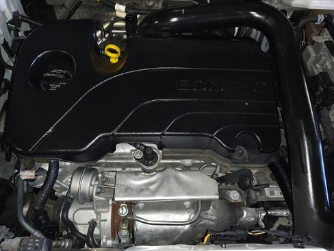 Used 2024 GMC Terrain SLT image 30