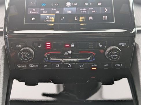 New 2025 Jeep Grand Cherokee Altitude image 23