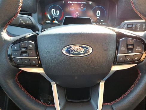 Used 2025 Ford Explorer ST-Line w/ ST-Line Street Pack image 15