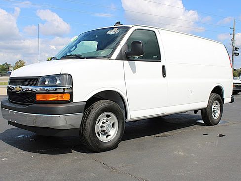 Used 2024 Chevrolet Express 2500 w/ Driver Convenience Package image 3