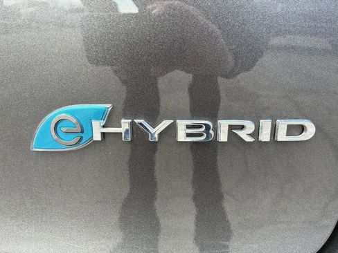 Used 2023 Chrysler Pacifica Touring-L FWD image 31